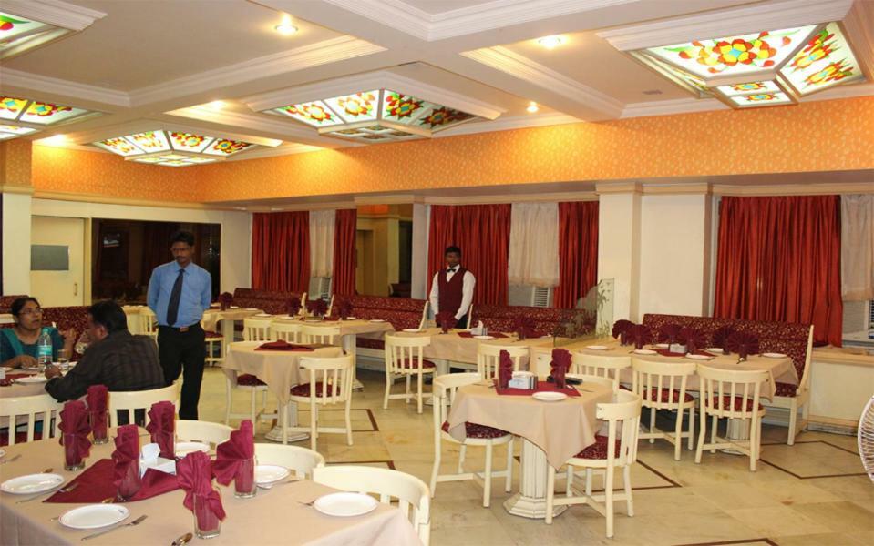 Jasnagra Hotel Jalgaon Exterior photo